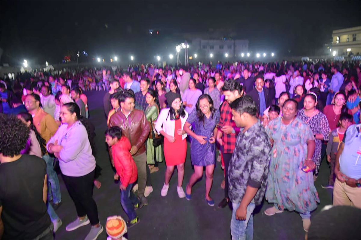 హైదరాబాద్ కంట్రీ క్లబ్‌లో న్యూ ఇయర్ వేడుకలు (ఫోటోలు) Biggest New